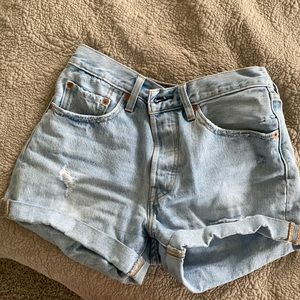 High waisted Levi’s rolled denim shorts